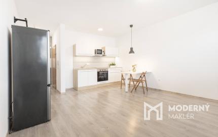 REZERVOVANÉ: Na prenájom 2-izbový byt s loggiou a parkovaním - Hviezdoslavov