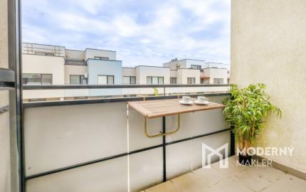 REZERVOVANÉ: Na prenájom 2-izbový byt s loggiou a parkovaním - Hviezdoslavov