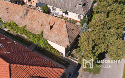 Na predaj pozemok so starším domom v obci Selice