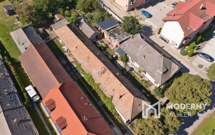 Na predaj pozemok so starším domom v obci Selice