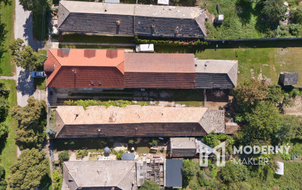 Na predaj pozemok so starším domom v obci Selice