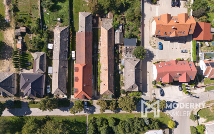 Na predaj pozemok so starším domom v obci Selice