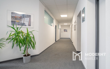 Na predaj priemyselný objekt s investičným potenciálom v Senci