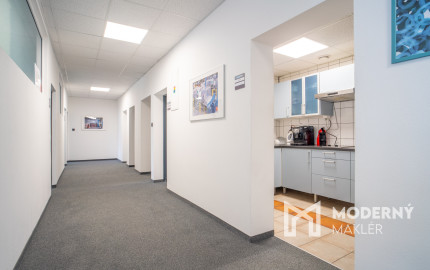 Na predaj priemyselný objekt s investičným potenciálom v Senci