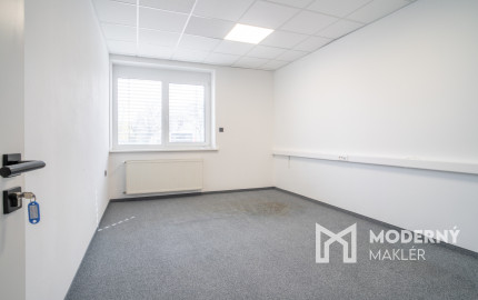 Na predaj priemyselný objekt s investičným potenciálom v Senci