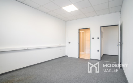 Na predaj priemyselný objekt s investičným potenciálom v Senci