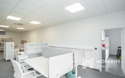 Na predaj priemyselný objekt s investičným potenciálom v Senci