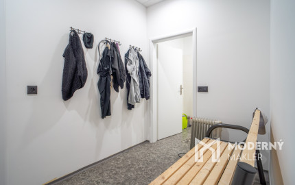 Na predaj priemyselný objekt s investičným potenciálom v Senci