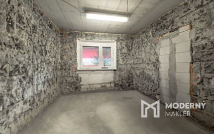 VÝRAZNE ZNÍŽENÁ CENA - Na predaj rozostavaný rodinný dom s veľkým pozemkom vo Vyšnom Kelčove