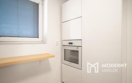 Na predaj dvojpodlažný rodinný dom s polyfunkciou v Trnave