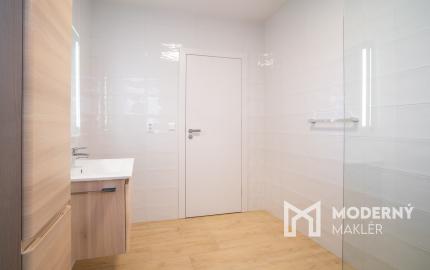 Na predaj dvojpodlažný rodinný dom s polyfunkciou v Trnave