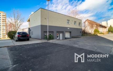 Na predaj dvojpodlažný rodinný dom s polyfunkciou v Trnave