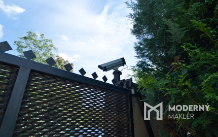 Na predaj celoročný záhradný dom v Čachticiach