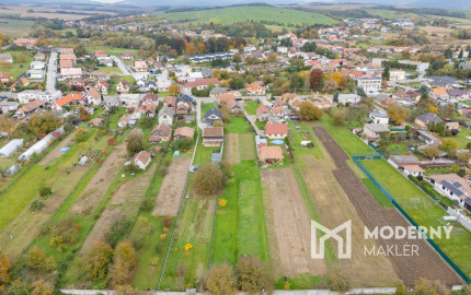 Na predaj rodinný dom so slnečným pozemkom-Veľké Chlievany