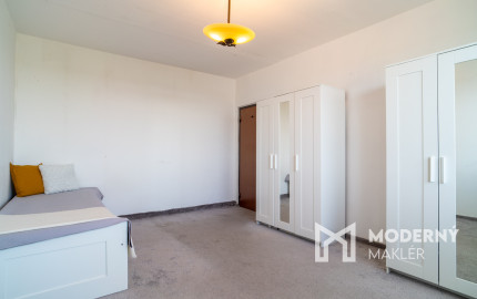 REZERVOVANÉ: Na predaj čiastočne zariadený 3-izbový byt na ulici Martina Rázusa v Malackách