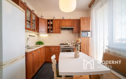 REZERVOVANÉ: Na predaj čiastočne zariadený 3-izbový byt na ulici Martina Rázusa v Malackách