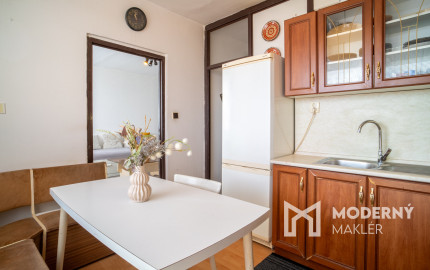 REZERVOVANÉ: Na predaj čiastočne zariadený 3-izbový byt na ulici Martina Rázusa v Malackách