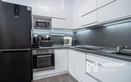 Na predaj moderný 3-izbový byt vo výbornej lokalite Serede