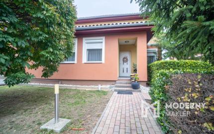Na predaj rodinná vila v maďarskej obci Gyenesdiás