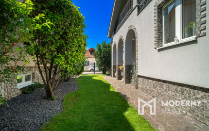 Na predaj rodinný dom s bazénom a saunou v Rohovciach