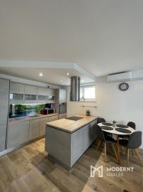 Na prenájom kompletne zariadený 2-izbový byt v obci Soblahov