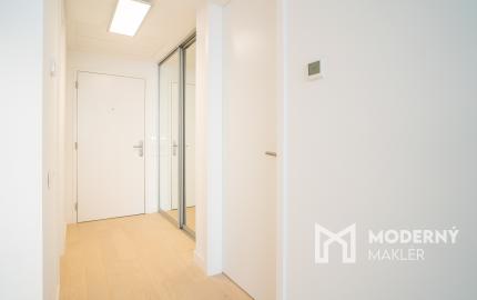 Na prenájom exkluzívny 2-izbový byt so šatníkom a panoramatickým výhľadom v projekte SKYPARK, Továrenská ulica