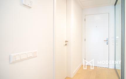 Na prenájom exkluzívny 2-izbový byt so šatníkom a panoramatickým výhľadom v projekte SKYPARK, Továrenská ulica