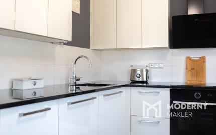 REZERVOVANÉ - Na predaj dom vhodný na podnikanie v Bzinciach pod Javorinou