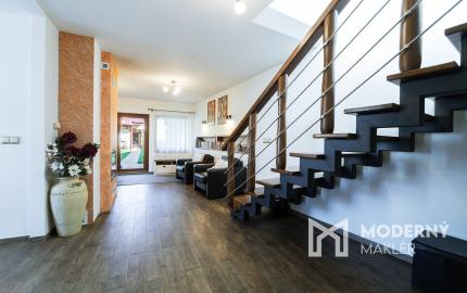 REZERVOVANÉ - Na predaj dom vhodný na podnikanie v Bzinciach pod Javorinou