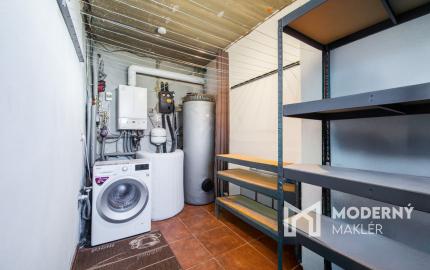 REZERVOVANÉ - Na predaj dom vhodný na podnikanie v Bzinciach pod Javorinou