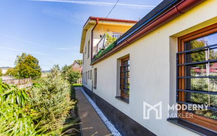 REZERVOVANÉ - Na predaj dom vhodný na podnikanie v Bzinciach pod Javorinou