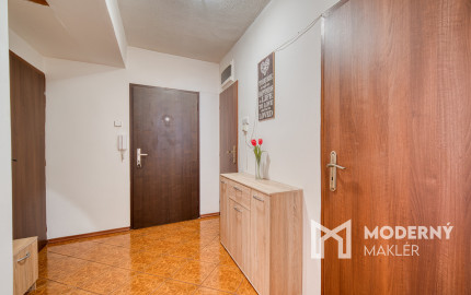 REZERVOVANÉ: Na predaj 2-izbový byt vo Veľkých Levároch