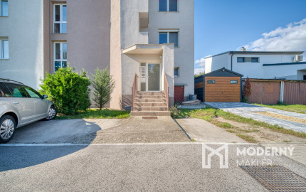 REZERVOVANÉ: Na predaj 2-izbový byt vo Veľkých Levároch