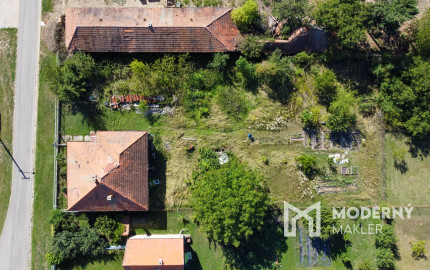 Na predaj rodinný dom vhodný na rekonštrukciu v Lúčnici nad Žitavou