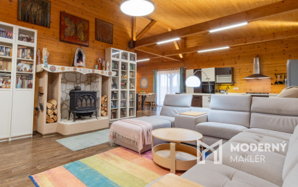 Na predaj dom snov–rodinné sídlo s jazierkom na kúpanie a panoramatickým výhľadom na Vysoké Tatry