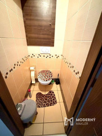 EXKLUZÍVNE NA PREDAJ – 3-IZBOVÝ BYT S DVOMA BALKÓNMI, UL. MOJMÍROVA, BÁNOVCE NAD BEBRAVOU