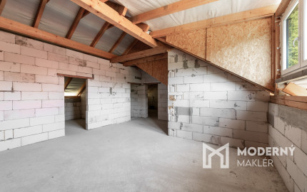 Rozostavaný dom na dokončenie podľa seba s veľkým pozemkom