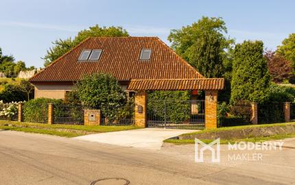 Na predaj impozantný rodinný dom v Ivanovciach