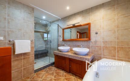 Na predaj impozantný rodinný dom v Ivanovciach