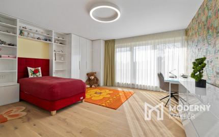 Na predaj vila so smart technológiami a výťahom na Slavíne