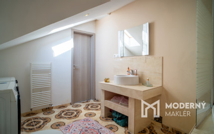 Na predaj priestranný rodinný dom v obci Zlaté Klasy