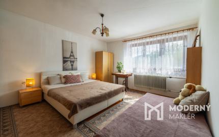 Nová znížená cena! Na predaj 5-izbový rodinný dom s veľkou záhradou v Novej Vsi nad Váhom