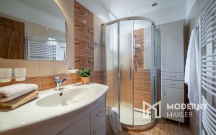 Nová znížená cena! Na predaj 5-izbový rodinný dom s veľkou záhradou v Novej Vsi nad Váhom