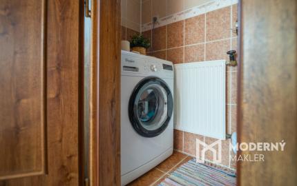 Nová znížená cena! Na predaj 5-izbový rodinný dom s veľkou záhradou v Novej Vsi nad Váhom