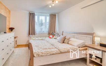 Na predaj priestranný 4-izbový rodinný dom v Malženiciach