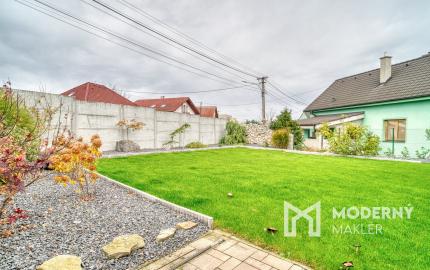 Na predaj priestranný 4-izbový rodinný dom v Malženiciach