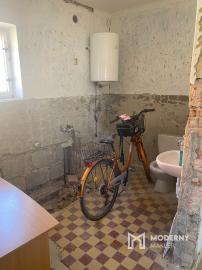 Na predaj rodinný dom vhodný na rekonštrukciu v Lúčnici nad Žitavou