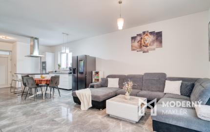 Na predaj priestranný 4-izbový rodinný dom v Bernolákove