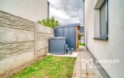 Na predaj priestranný 4-izbový rodinný dom v Bernolákove