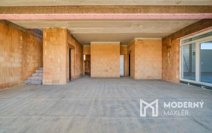 Na predaj administratívno-skladový objekt pri Trnave, v obci Zavar